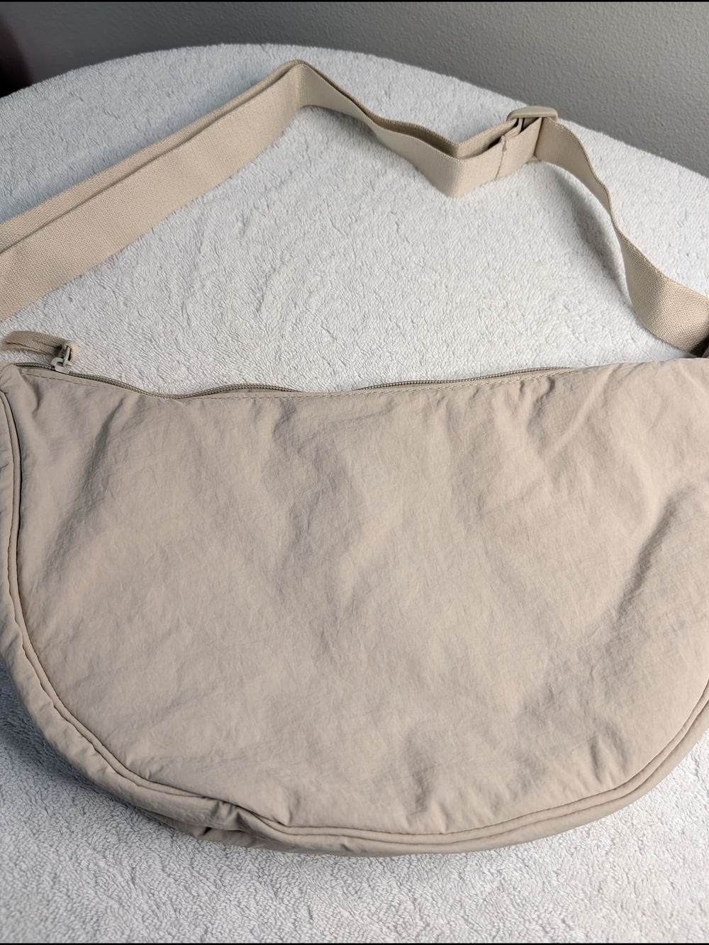🤍  The Cloud-Soft Crescent Bag Uniqlo-like Size Large Brand New from BAMEI